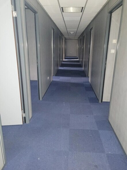 Office in OULLINS-PIERRE-BÉNITE for lease - Interior Photo - Image 3 of 3