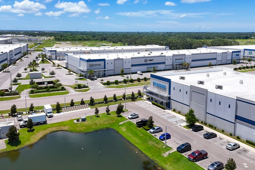 2216 51st Ave E, Palmetto, FL à louer - Photo du bâtiment - Image 3 de 13