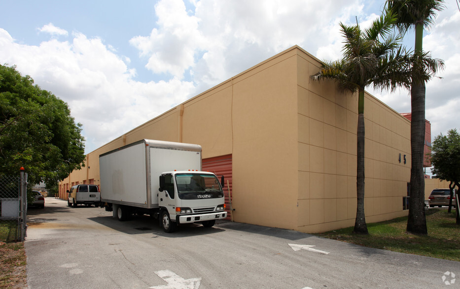 4615 NW 72nd Ave, Miami, FL for lease - Building Photo - Image 3 of 13