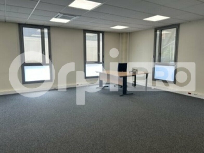 Office in Limas for sale - Building Photo - Image 2 of 4