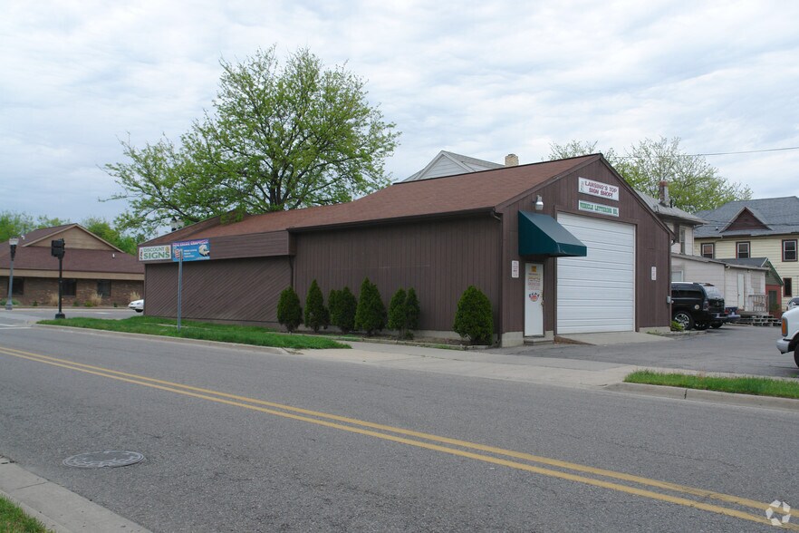 1700-1704 E Michigan Ave, Lansing, MI à louer - Photo du bâtiment - Image 3 de 4