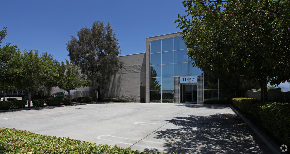 11837 Goldring Rd, Arcadia, CA for lease - Primary Photo - Image 1 of 20