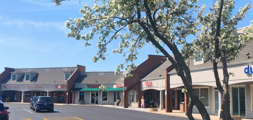1795-1807 S Washington St, Naperville, IL à louer - Photo du bâtiment - Image 2 de 10