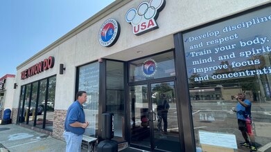 3024-3040 Jericho Tpke, East Northport, NY for lease Building Photo- Image 2 of 17