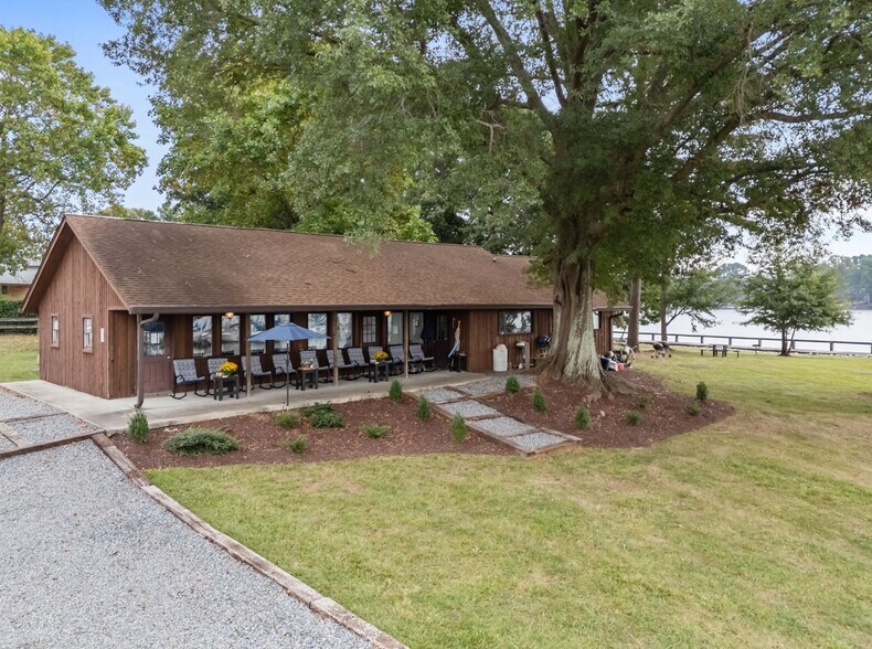 1887 Yacht Club Dr, Denver, NC à vendre - Photo du bâtiment - Image 2 de 3