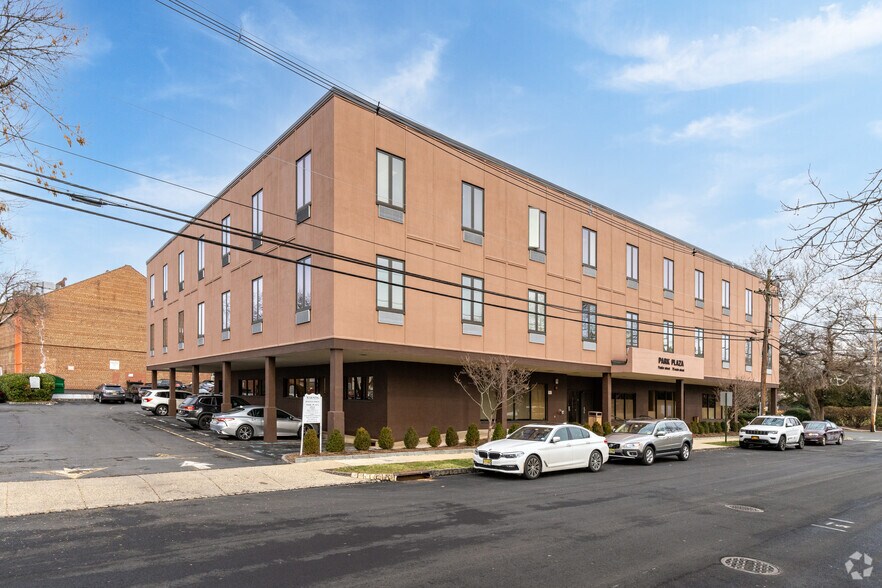 75 Main St, Millburn, NJ à louer - Photo du bâtiment - Image 3 de 7