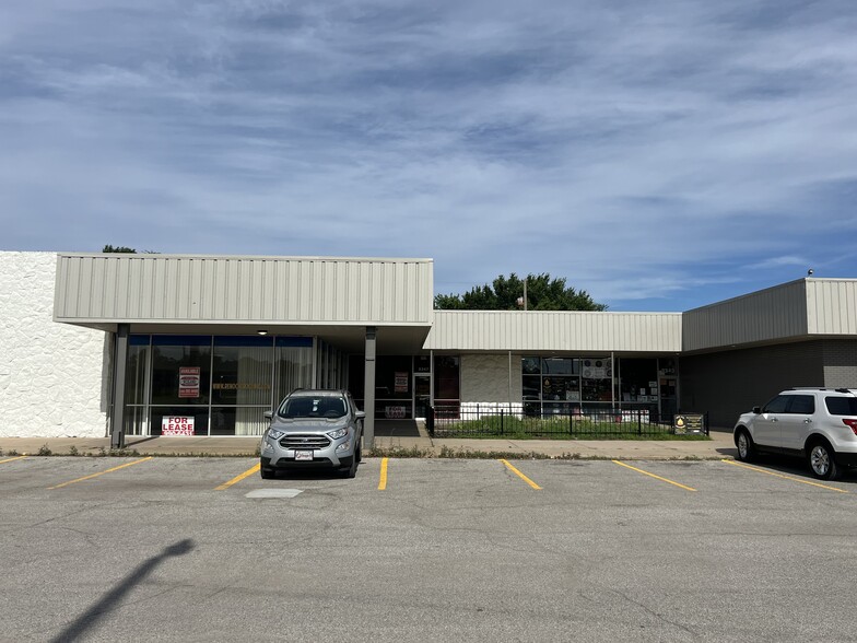 3331-3379 E 47th St S, Wichita, KS for lease - Building Photo - Image 1 of 5