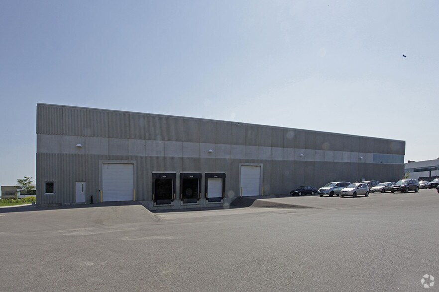 30 Via Renzo Dr, Richmond Hill, ON à vendre - Photo du bâtiment - Image 2 de 8