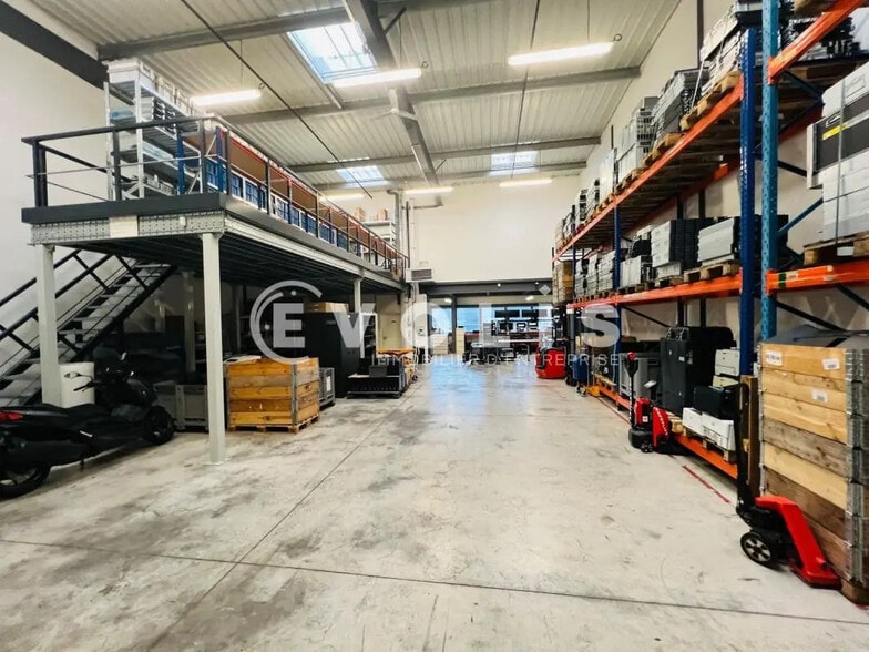 Office in Moissy-Cramayel for lease - Interior Photo - Image 2 of 5