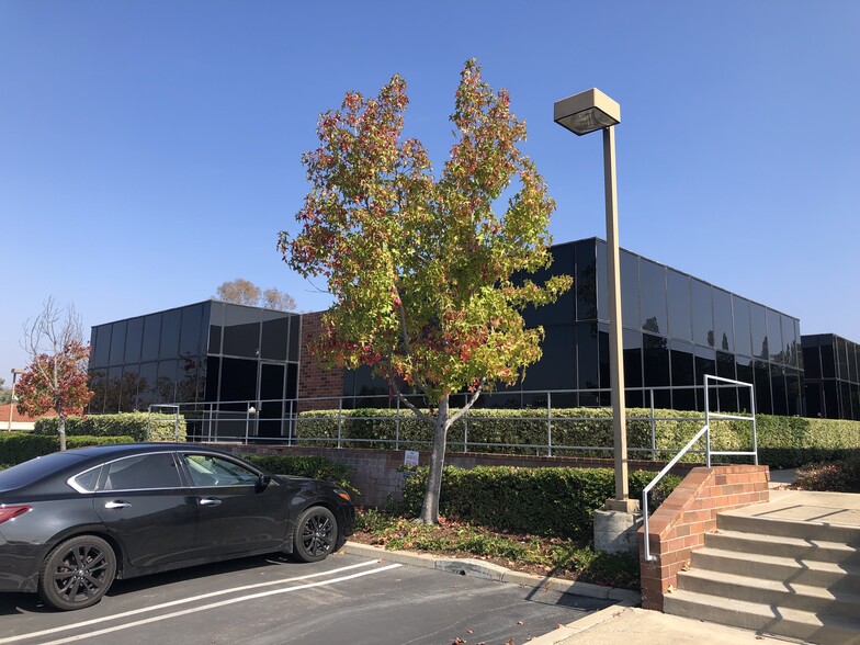 23175-23177 La Cadena Dr, Laguna Hills, CA for lease - Building Photo - Image 1 of 11