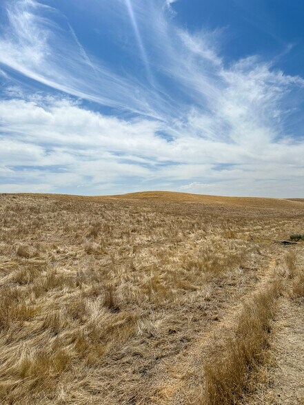 Famoso Road, Bakersfield, CA à vendre - Photo du bâtiment - Image 2 de 6