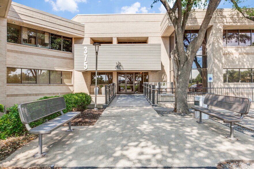 375 Municipal Dr, Richardson, TX à louer - Photo du bâtiment - Image 2 de 53