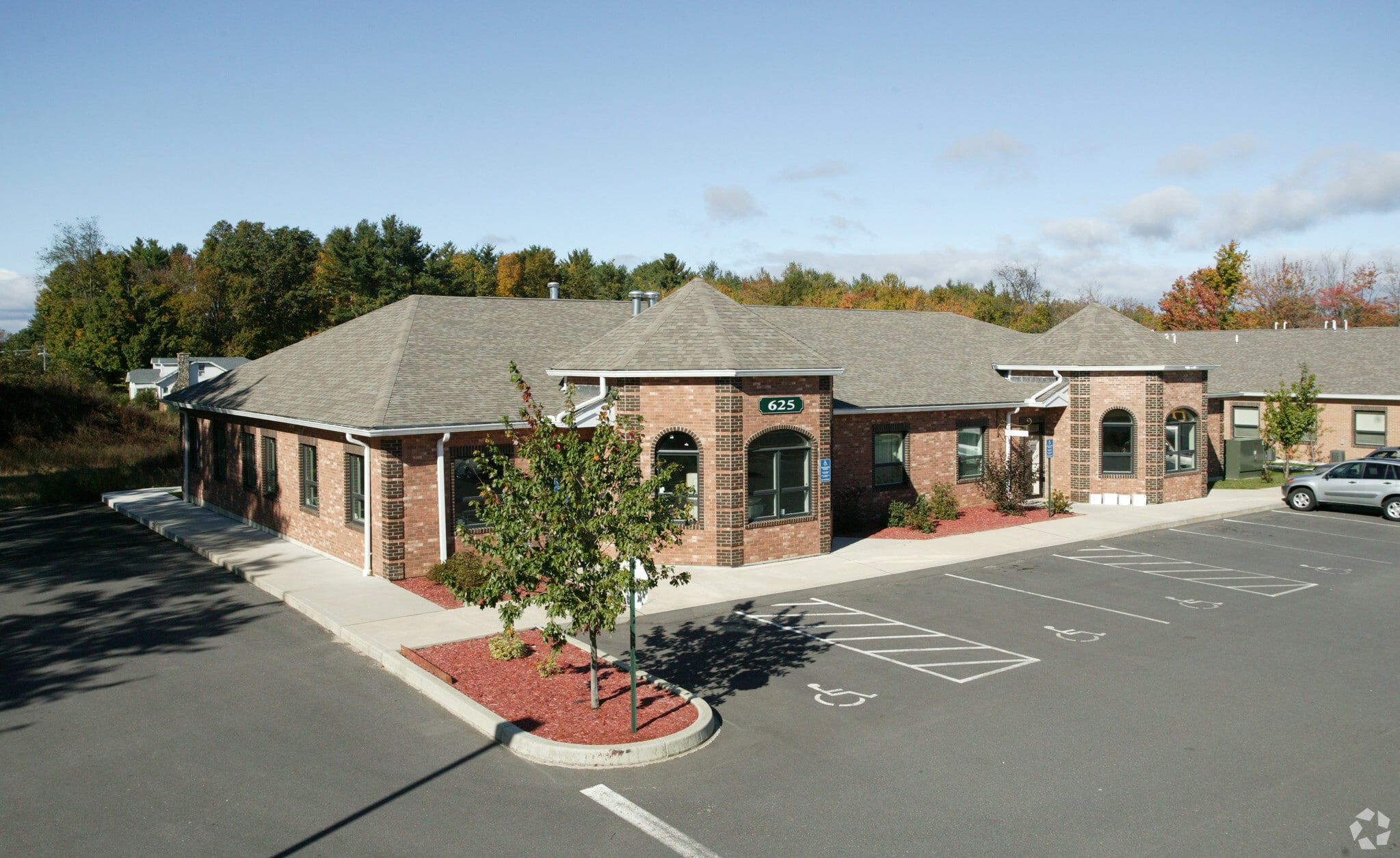 Chippins Hill Office Park portfolio of 2 properties for sale on LoopNet.ca Primary Photo- Image 1 of 9