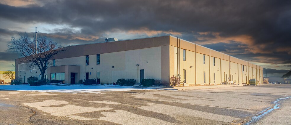 4501 E 47th St S, Wichita, KS à louer - Photo du bâtiment - Image 1 de 3