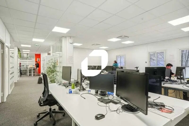 Office in Levallois-Perret for lease Interior Photo- Image 1 of 10