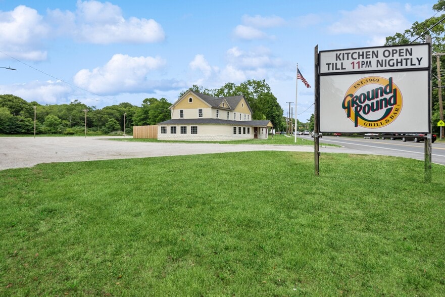 2647 Montauk Hwy, Brookhaven, NY for sale - Building Photo - Image 2 of 15