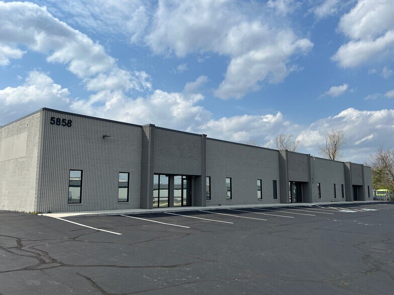 5858 Thunderbird Rd, Indianapolis, IN à louer - Photo du bâtiment - Image 1 de 1