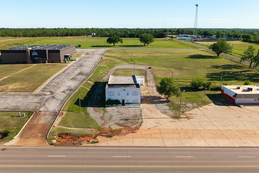 4627 NE 23rd St, Oklahoma City, OK à vendre - Photo du bâtiment - Image 2 de 8