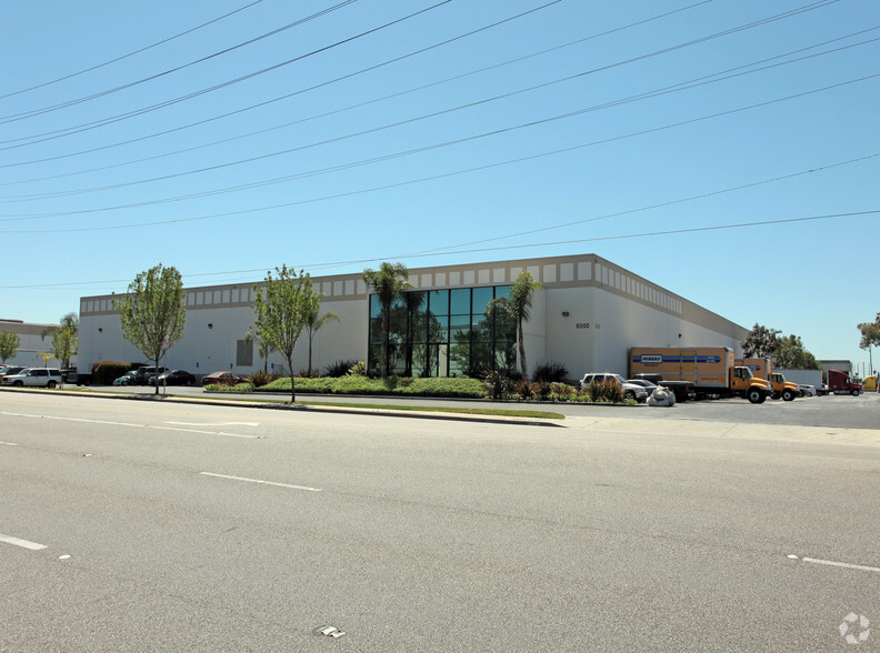 6000-6060 E Slauson Ave, Commerce, CA à louer - Photo du bâtiment - Image 3 de 3