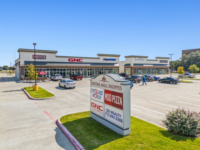 Central Mall Shoppes portfolio of 2 properties for sale on LoopNet.ca - Building Photo - Image 1 of 3