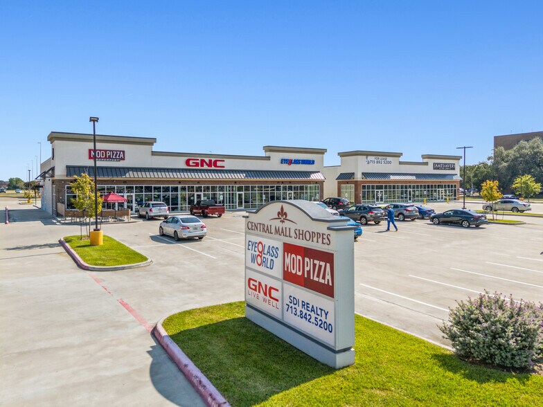 Central Mall Shoppes portefeuille de 2 propriétés à vendre sur LoopNet.ca - Photo du bâtiment - Image 1 de 3