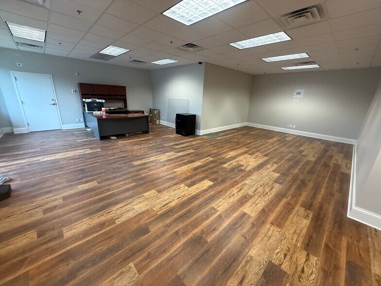 2400 Lime Kiln Ln, Louisville, KY à louer - Photo du bâtiment - Image 2 de 6