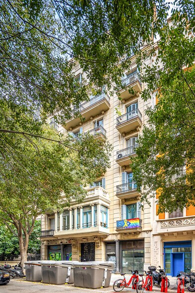 Office/Retail in Barcelona, Barcelona for lease - Primary Photo - Image 1 of 1