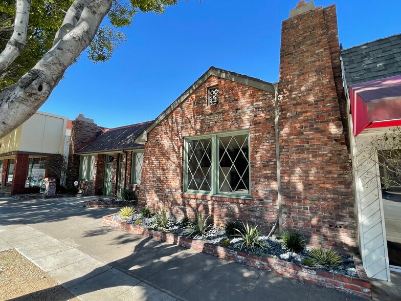 49-53 E Foothill Blvd, Arcadia, CA à louer - Photo du bâtiment - Image 2 de 10