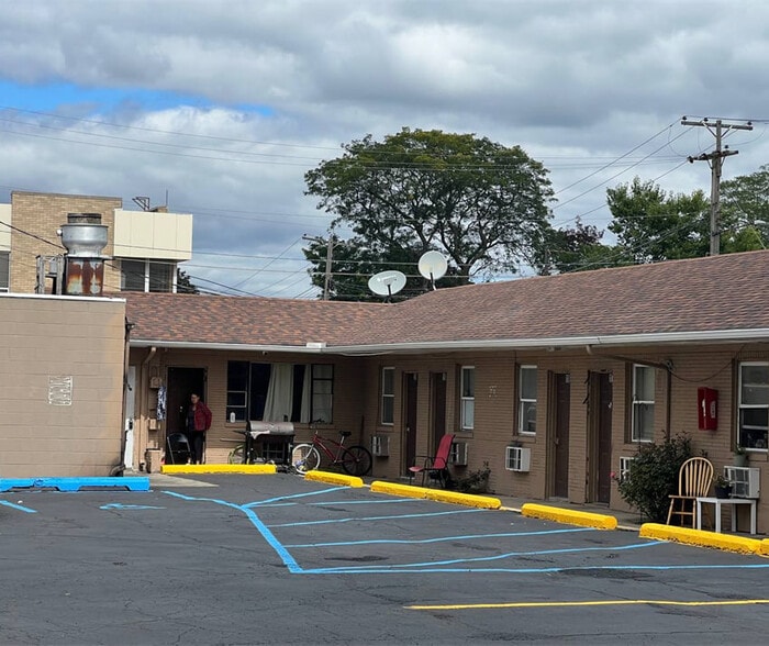 28710 Van Dyke Ave, Warren, MI for sale - Building Photo - Image 3 of 9