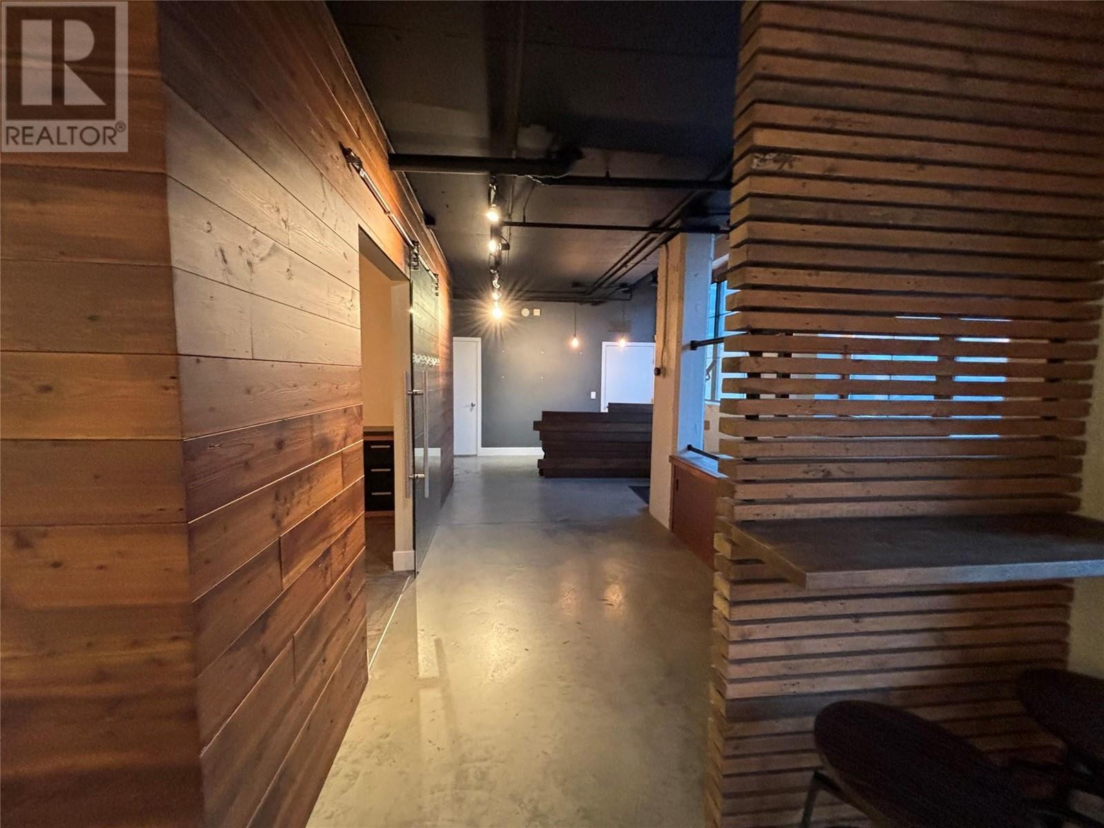 1 Ellis St, Kelowna, BC à vendre Photo intérieure- Image 1 de 1