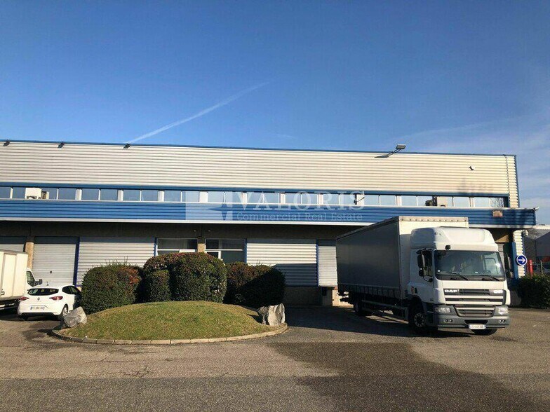 Office in Chassieu for lease - Building Photo - Image 2 of 8