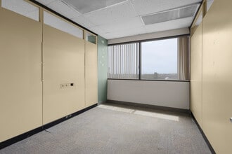 700 Dorval Dr, Oakville, ON for lease Interior Photo- Image 2 of 16