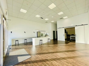 6215 3 St SE, Calgary, AB for lease Interior Photo- Image 2 of 25