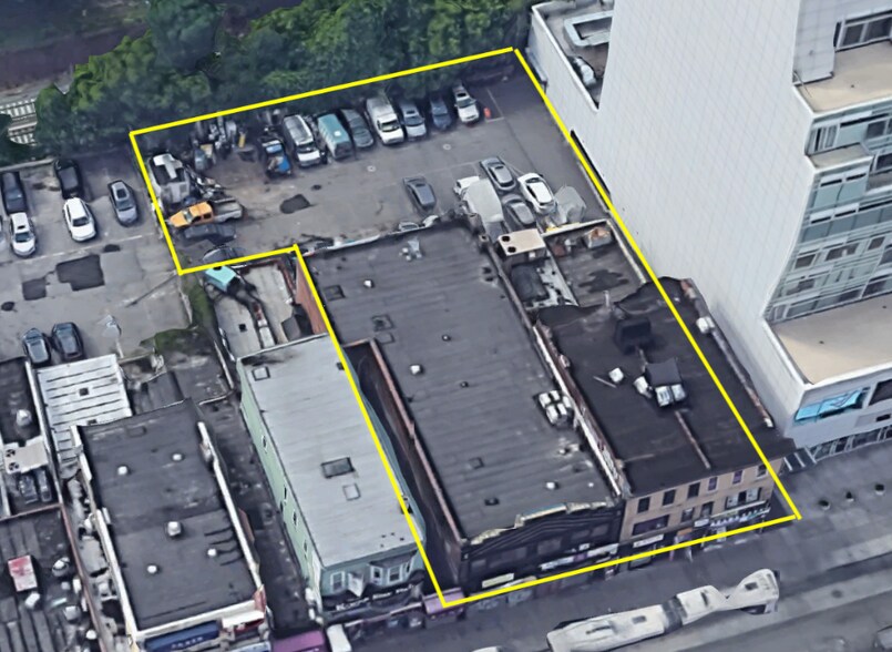 Roosevelt Avenue Assemblage - Flushing portefeuille de 2 propriétés à vendre sur LoopNet.ca - Aérien - Image 1 de 6
