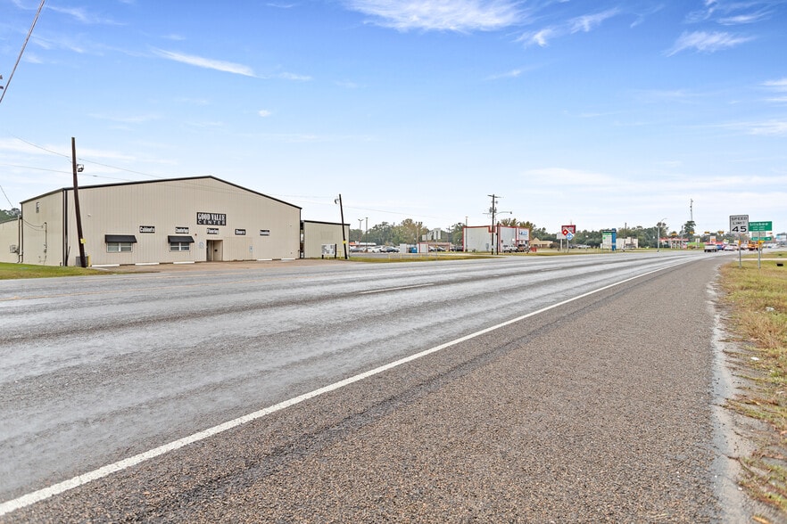 1400 N 5th St, Silsbee, TX à vendre - Photo du bâtiment - Image 2 de 19