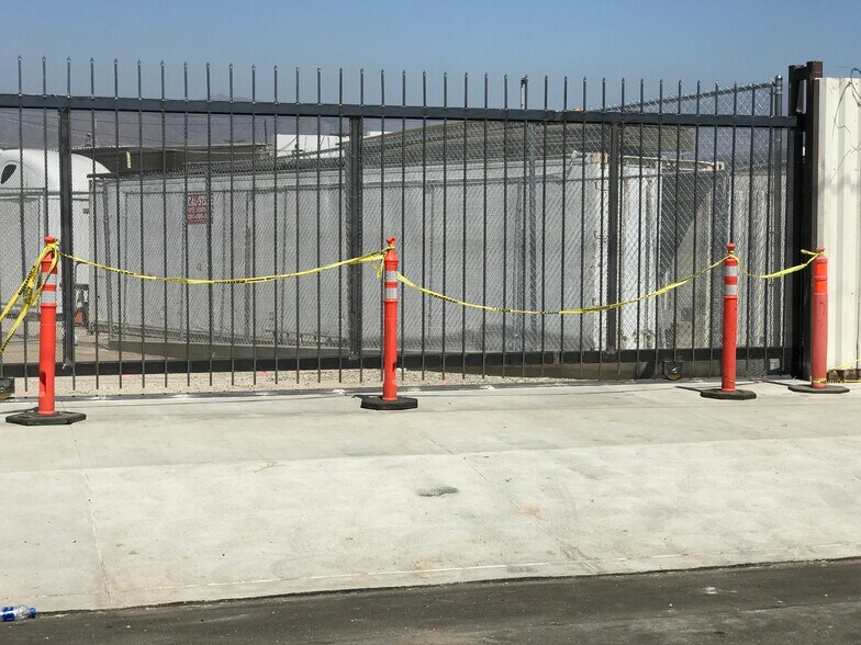 9740 Telfair Ave, Pacoima, CA à louer - Photo du bâtiment - Image 3 de 8