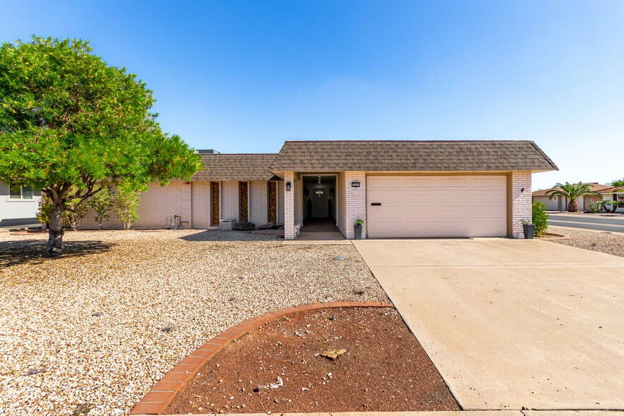 10441 W Twin Oaks Dr, Sun City, AZ à vendre - Photo du bâtiment - Image 2 de 17