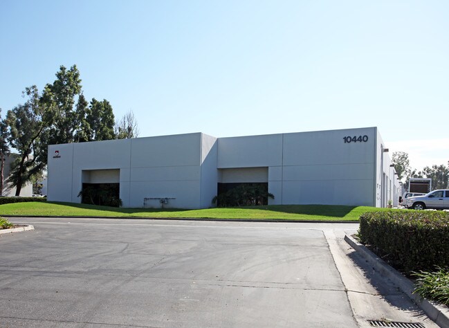 Plus de détails pour 10440 Pioneer Blvd, Santa Fe Springs, CA - Local d'activités à louer