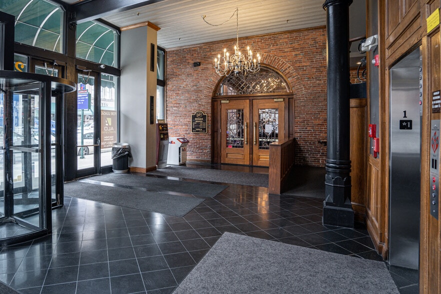 200 S Meridian St, Indianapolis, IN à louer - Photo du bâtiment - Image 2 de 6