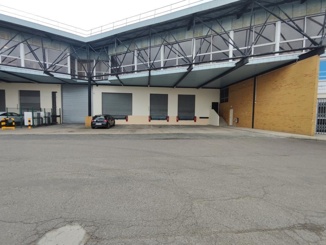Industrial in Morangis for lease Building Photo- Image 1 of 13