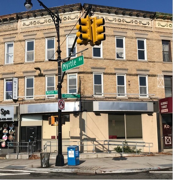 70-11 Myrtle Ave, Glendale, NY à louer - Photo principale - Image 1 de 1