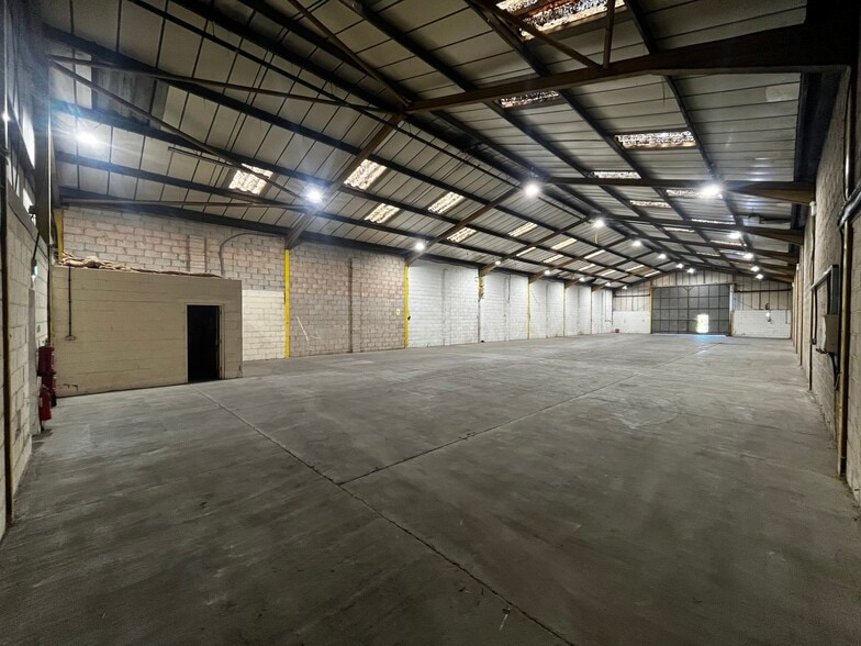 1-5 Link Rd, Westbury for lease - Building Photo - Image 2 of 3