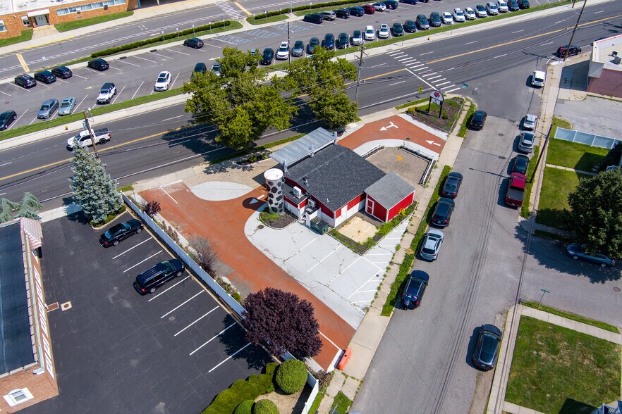 2350 N Jerusalem Ave, North Bellmore, NY à vendre - Photo du bâtiment - Image 2 de 11