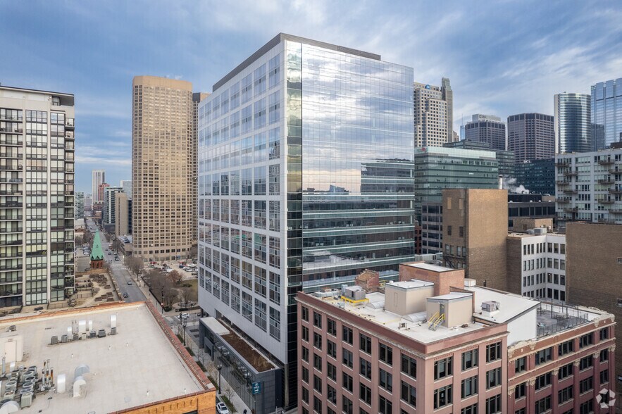 625 W Adams St, Chicago, IL à louer - Photo du bâtiment - Image 2 de 20