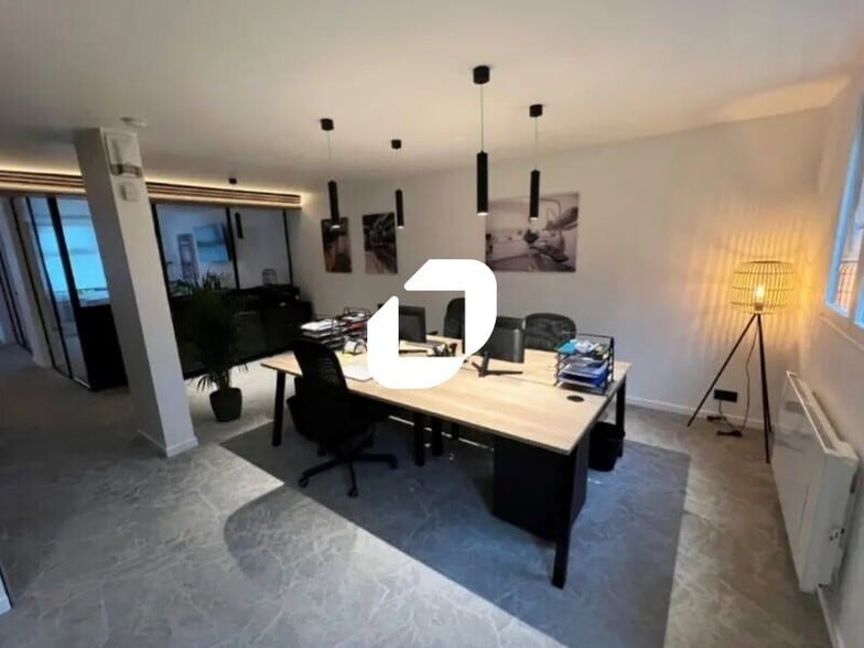 Office in Montrouge for lease - Interior Photo - Image 2 of 8