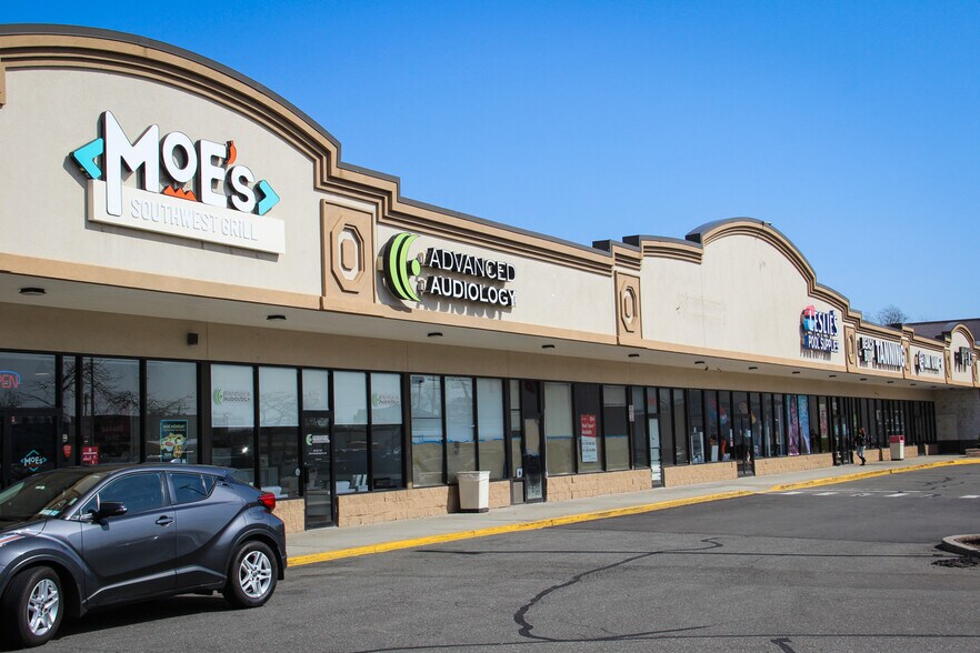 98-122 E Rt-59, Nanuet, NY à louer - Photo du bâtiment - Image 3 de 11