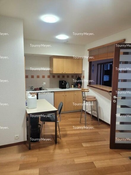 Office in Rennes for lease - Interior Photo - Image 3 of 9