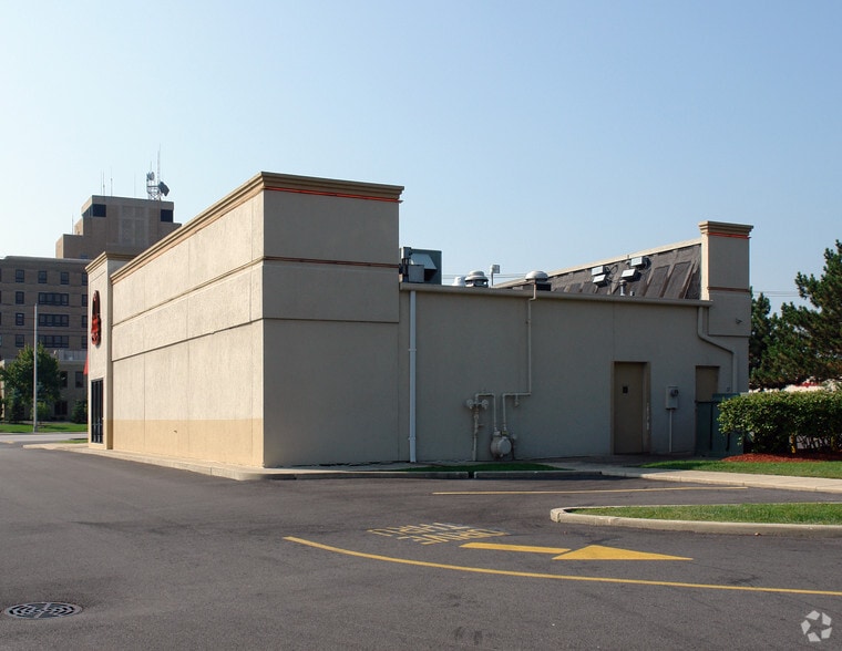 2647 Navarre Ave, Oregon, OH for sale - Building Photo - Image 3 of 8