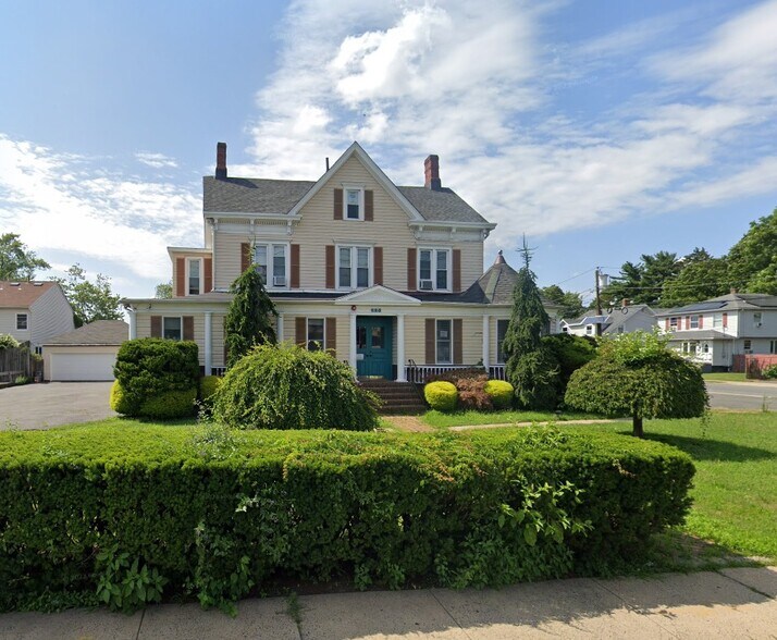 623 Georges Rd, North Brunswick, NJ à louer - Photo du bâtiment - Image 1 de 7