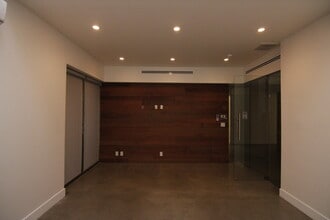 12650 Riverside Dr, Valley Village, CA à louer Photo intérieure- Image 2 de 2